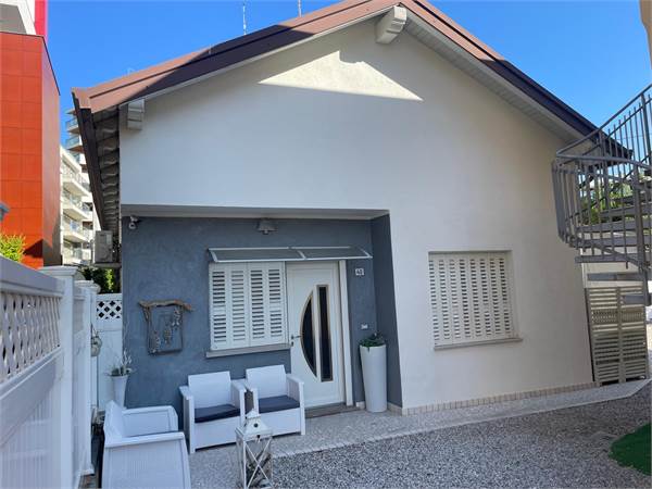 CASA INDIPENDENTE A LIGNANO SABBIADORO