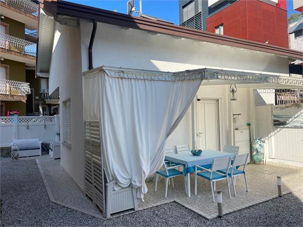 CASA INDIPENDENTE A LIGNANO SABBIADORO