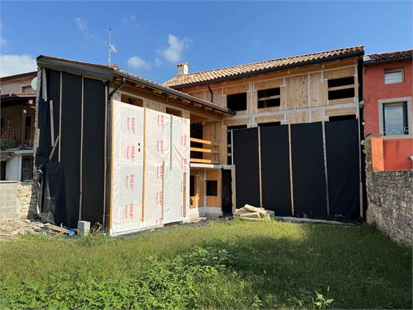 PORZIONE DI CASA CON GIARDINO A CENEDA