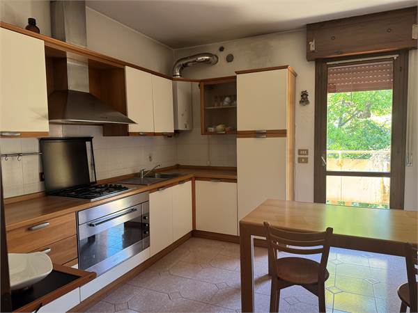 APPARTAMENTO CON 3 CAMERE CENTRO VITTORIO V.TO