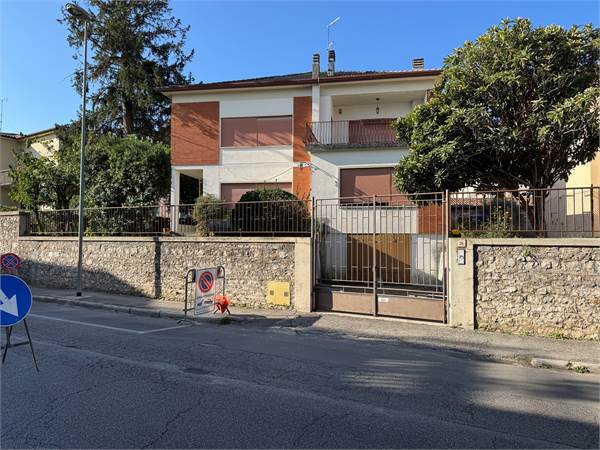 CASA CON 2 APPARTAMENTI A VITTORIO VENETO