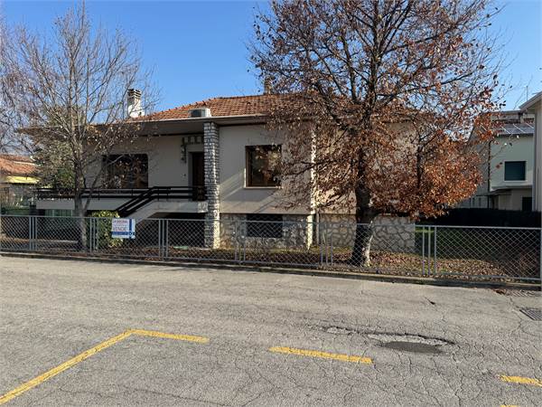 CASA SINGOLA CON GIARDINO a Vittorio Veneto