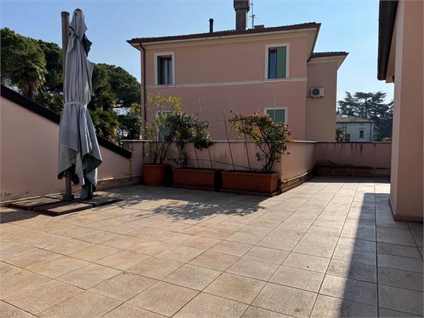 BEL APPARTAMENTO CON AMPIO TERRAZZO