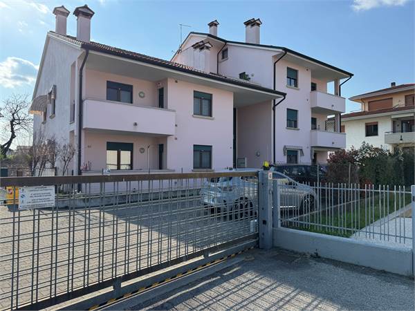Ampio Appartamento al Piano Terra con Giardino, Terrazzo e Garage – San Giacomo di Vittorio Veneto