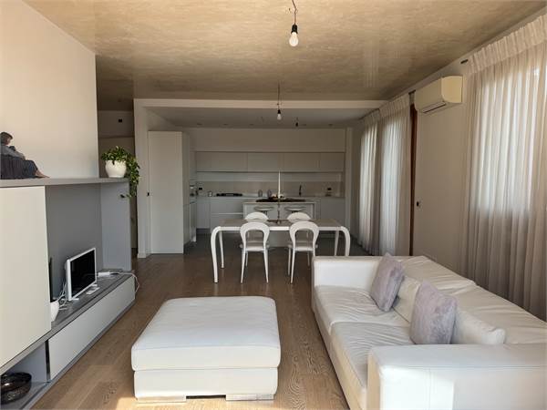 🏡✨ VIVERE SOPRA TUTTO: ATTICO CON TERRAZZO PANORAMICO A VITTORIO VENETO