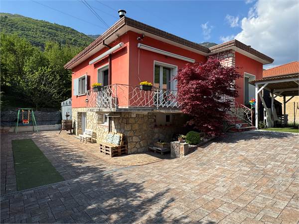 Casa Singola con Giardino a Savassa Bassa di Vittorio V.to – Spazio, Comfort e Versatilità
